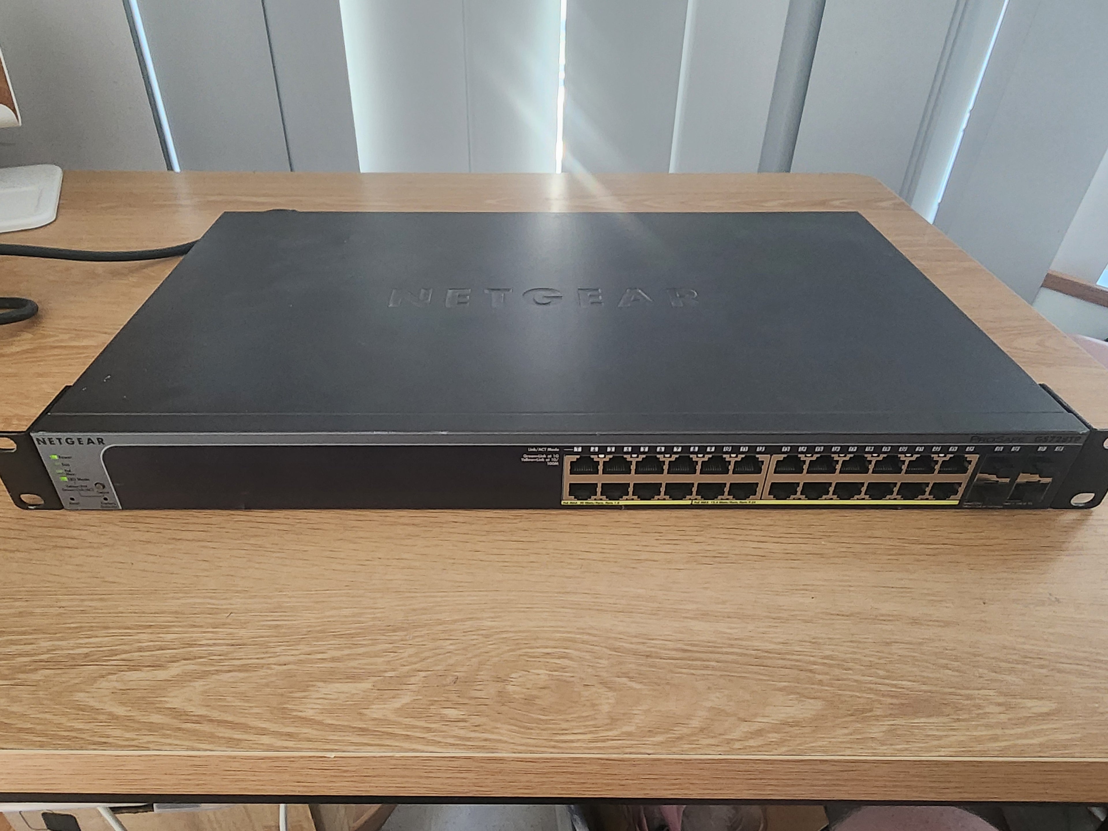 Netgear ProSafe GS728TP switch